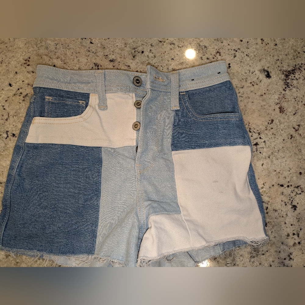 Hollister Ultra High-Rise Mom patchwork denim shorts with a button fly and fraye